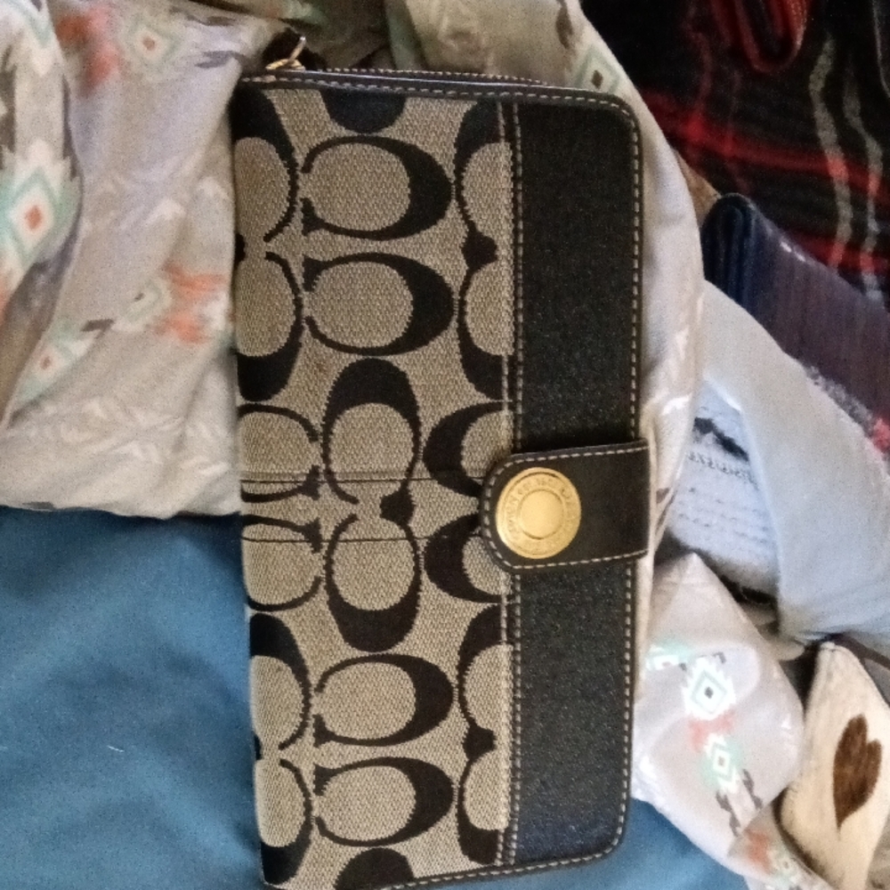 Coach Signature Canvas Wallet